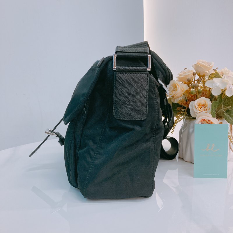 MS0553 Prada 普拉達 復刻版 降落傘布 尼龍布 跣水 郵差包 小掛件 黑色 銀扣 Re-Nylon Padded Bag Small Black x PHW-4