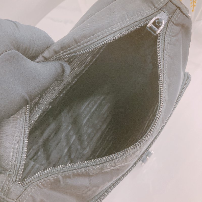MS0553 Prada 普拉達 復刻版 降落傘布 尼龍布 跣水 郵差包 小掛件 黑色 銀扣 Re-Nylon Padded Bag Small Black x PHW-12