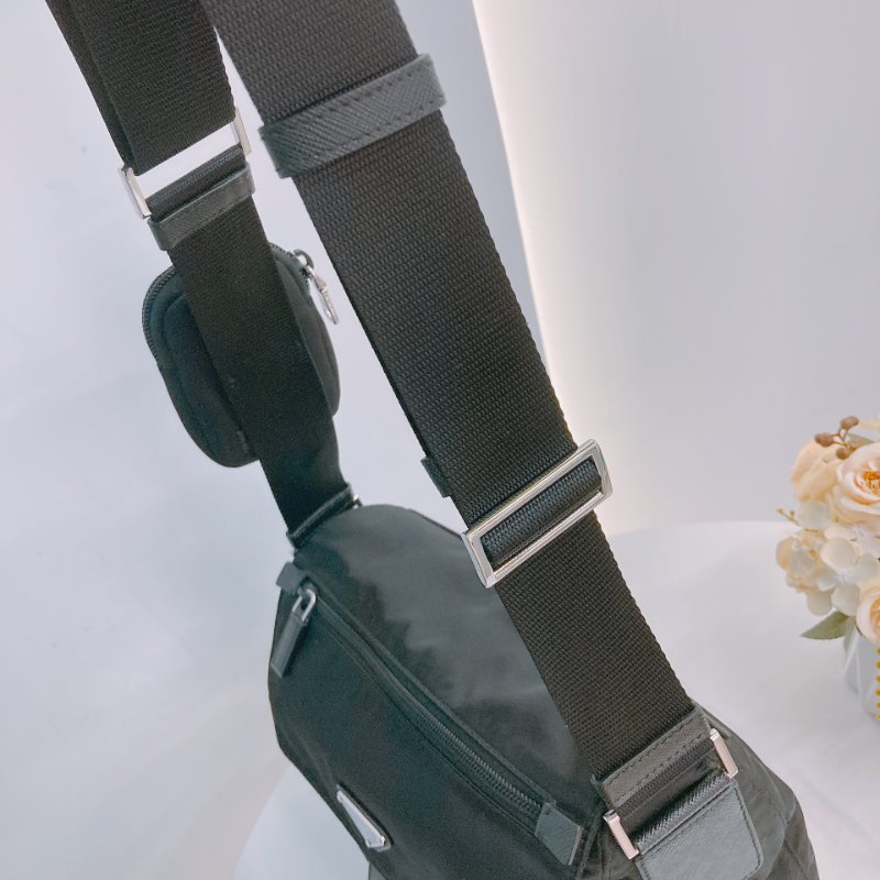 MS0553 Prada 普拉達 復刻版 降落傘布 尼龍布 跣水 郵差包 小掛件 黑色 銀扣 Re-Nylon Padded Bag Small Black x PHW-15