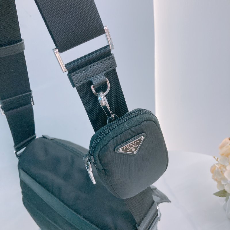 MS0553 Prada 普拉達 復刻版 降落傘布 尼龍布 跣水 郵差包 小掛件 黑色 銀扣 Re-Nylon Padded Bag Small Black x PHW-16