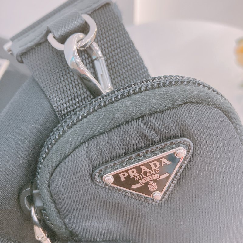 MS0553 Prada 普拉達 復刻版 降落傘布 尼龍布 跣水 郵差包 小掛件 黑色 銀扣 Re-Nylon Padded Bag Small Black x PHW-17