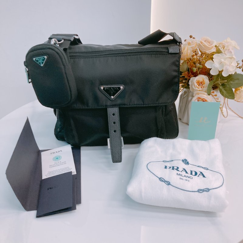 MS0553 Prada 普拉達 復刻版 降落傘布 尼龍布 跣水 郵差包 小掛件 黑色 銀扣 Re-Nylon Padded Bag Small Black x PHW-19