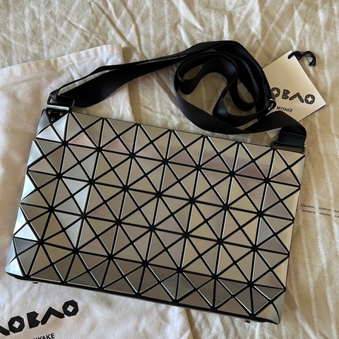 三宅一生 BAO BAO  8x5 亮面斜背包