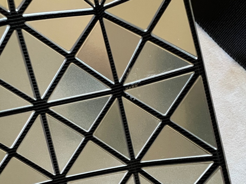 三宅一生 BAO BAO  8x5 亮面斜背包-16