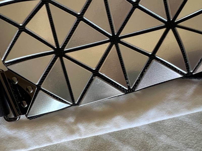 三宅一生 BAO BAO  8x5 亮面斜背包-17