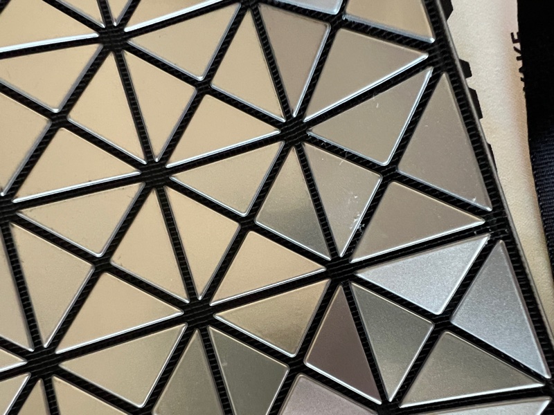 三宅一生 BAO BAO  8x5 亮面斜背包-18