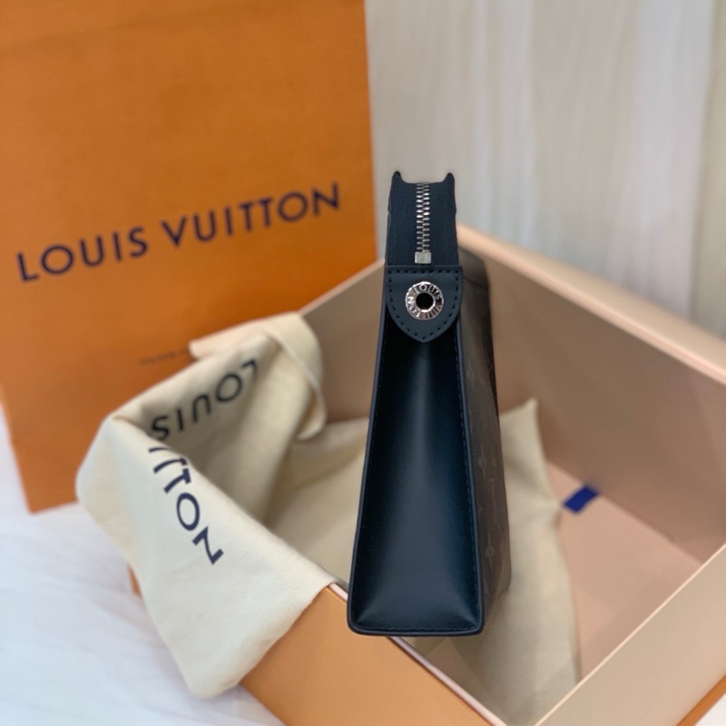 LV 黑武士老花手拿包 尺寸約27*21*3cm-1