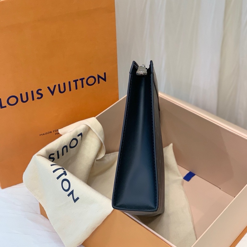 LV 黑武士老花手拿包 尺寸約27*21*3cm-2