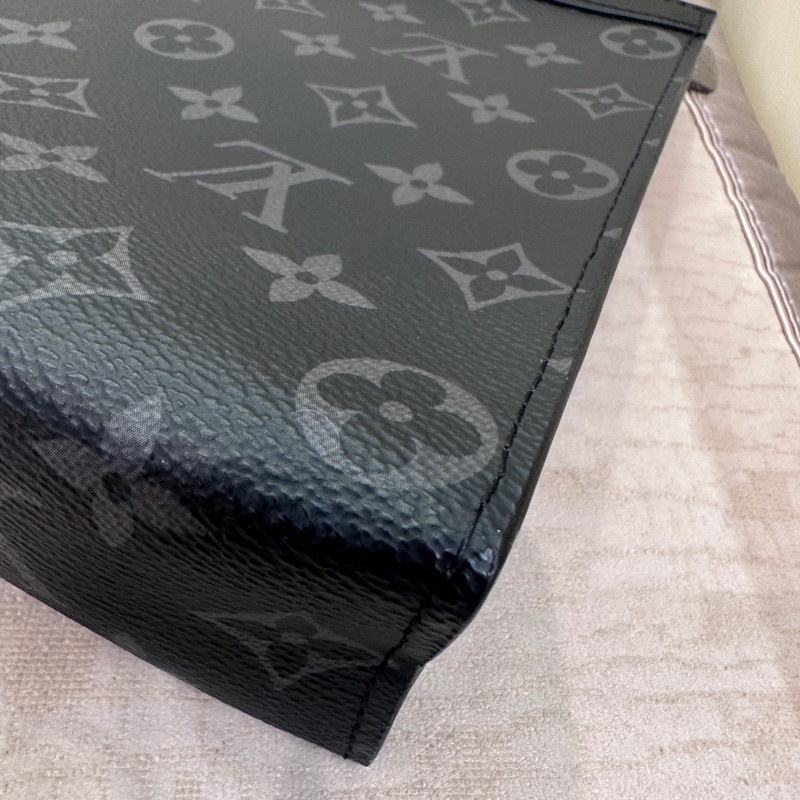 LV 黑武士老花手拿包 尺寸約27*21*3cm-10