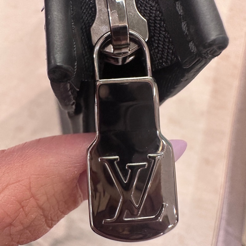 LV 黑武士老花手拿包 尺寸約27*21*3cm-15