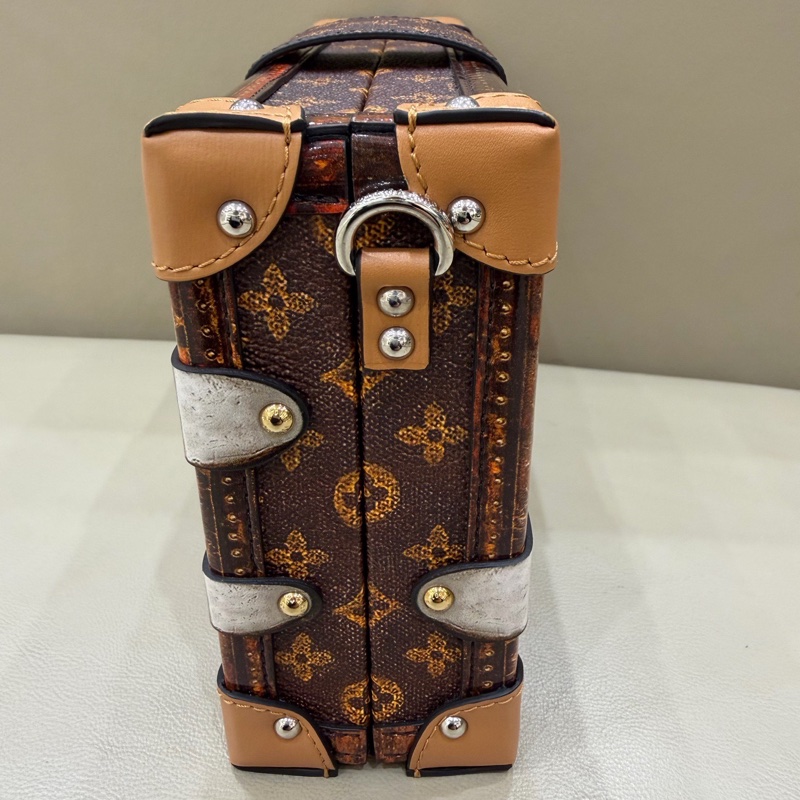 LV 限量秀款 盒子包 尺寸約20*12.5*5cm-10