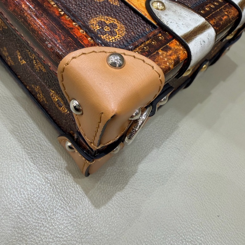 LV 限量秀款 盒子包 尺寸約20*12.5*5cm-19