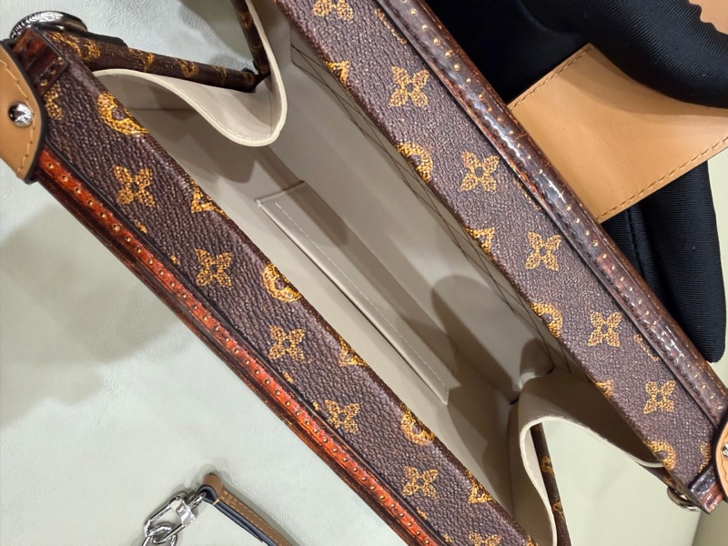 LV 限量秀款 盒子包 尺寸約20*12.5*5cm-23