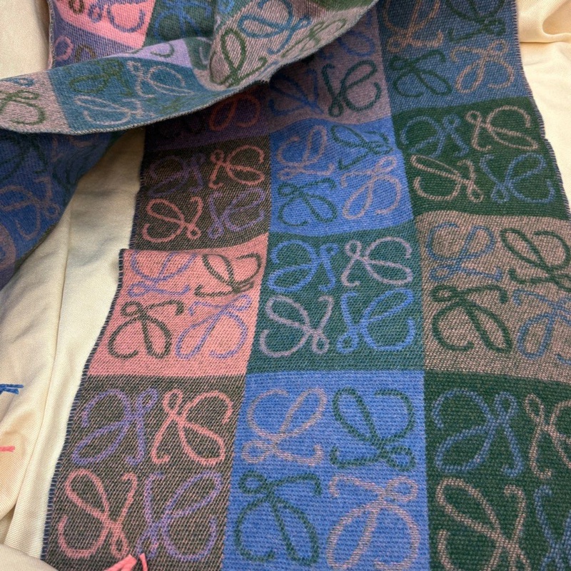 LOEWE圍巾有盒有紙袋-2