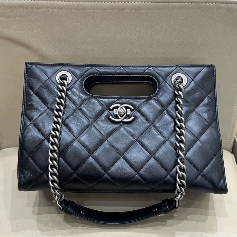 Chanel 黑銀油蠟皮孟買手柄單肩包 23開有卡 尺寸約31*21cm-6