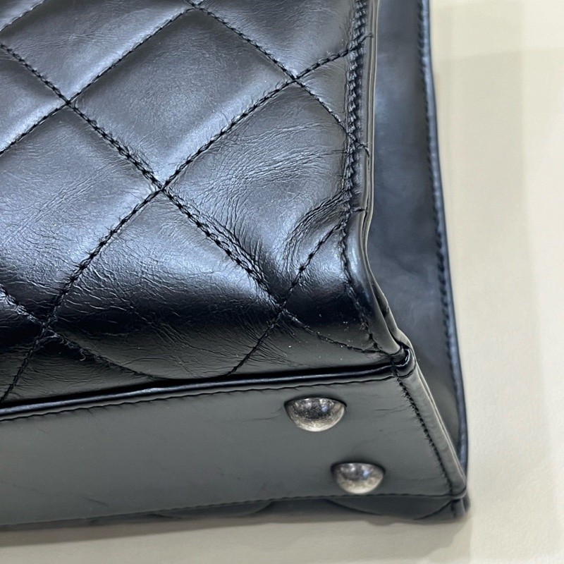 Chanel 黑銀油蠟皮孟買手柄單肩包 23開有卡 尺寸約31*21cm-11