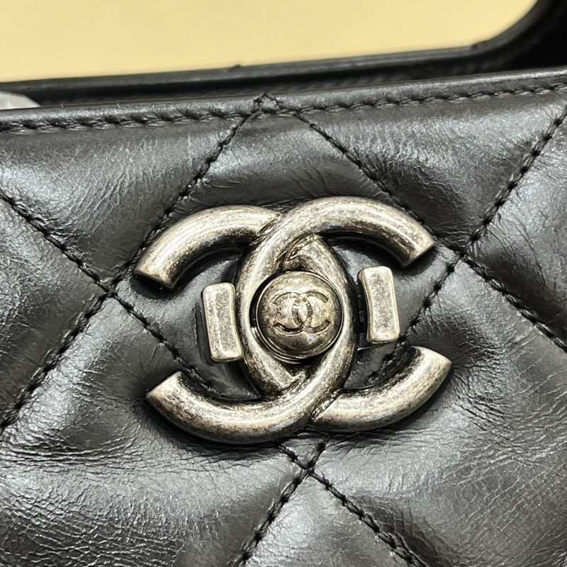 Chanel 黑銀油蠟皮孟買手柄單肩包 23開有卡 尺寸約31*21cm-24