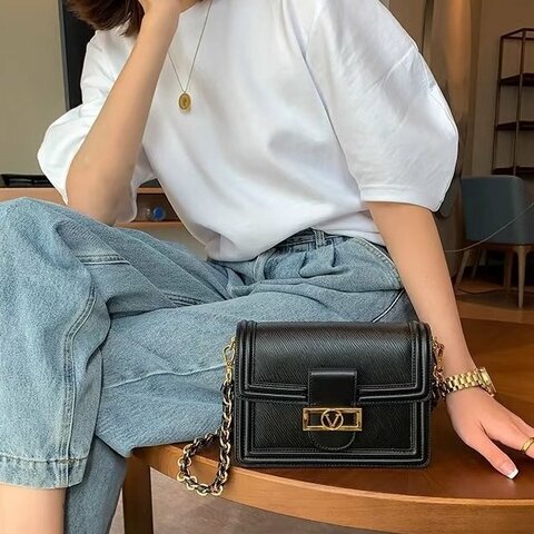 Louis Vuitton - 黑色金釦牛皮EPI Dauphine肩側背包╻MM