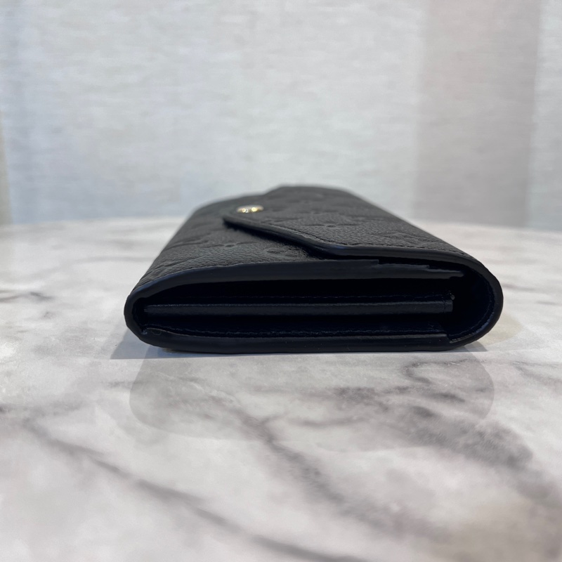 LV黑牛皮壓紋Sarah下蓋16卡長夾-3