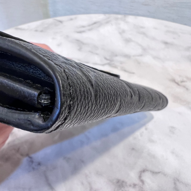 LV黑牛皮壓紋Sarah下蓋16卡長夾-7