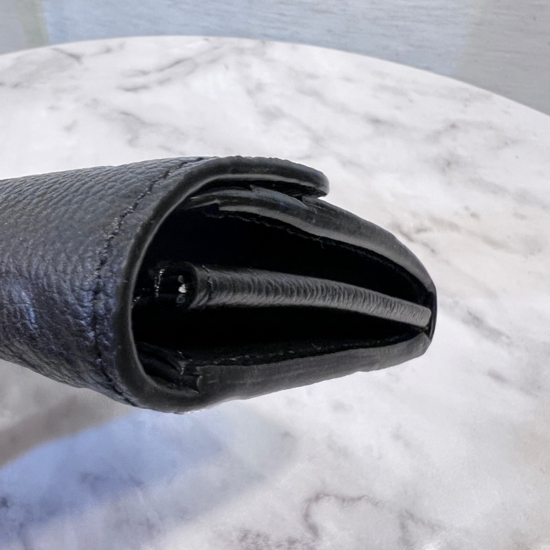 LV黑牛皮壓紋Sarah下蓋16卡長夾-8