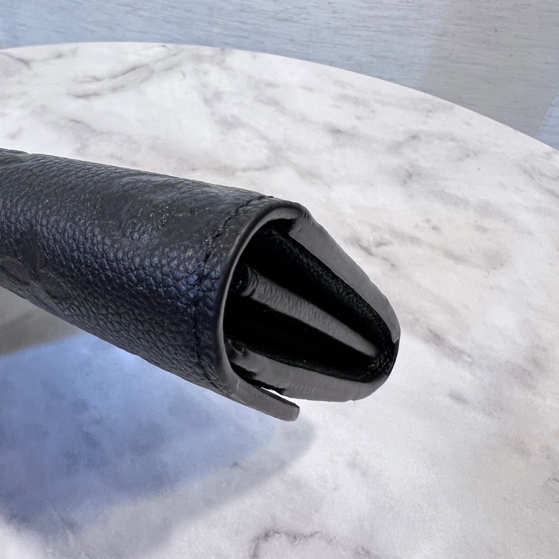 LV黑牛皮壓紋Sarah下蓋16卡長夾-9