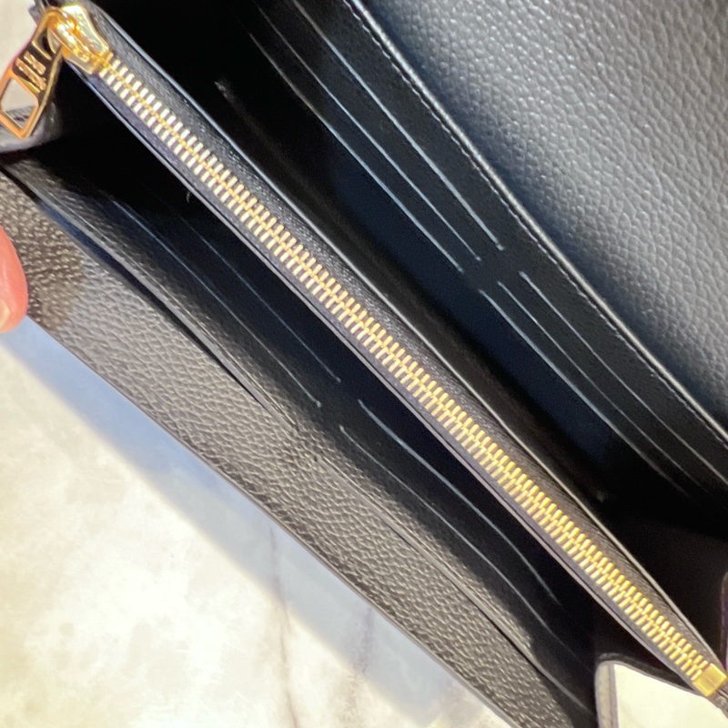 LV黑牛皮壓紋Sarah下蓋16卡長夾-10