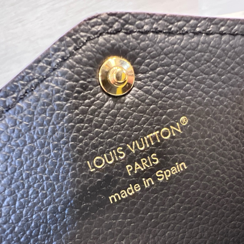 LV黑牛皮壓紋Sarah下蓋16卡長夾-16
