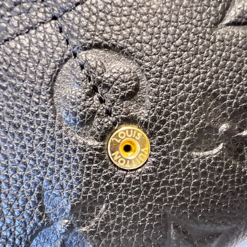 LV黑牛皮壓紋Sarah下蓋16卡長夾-17