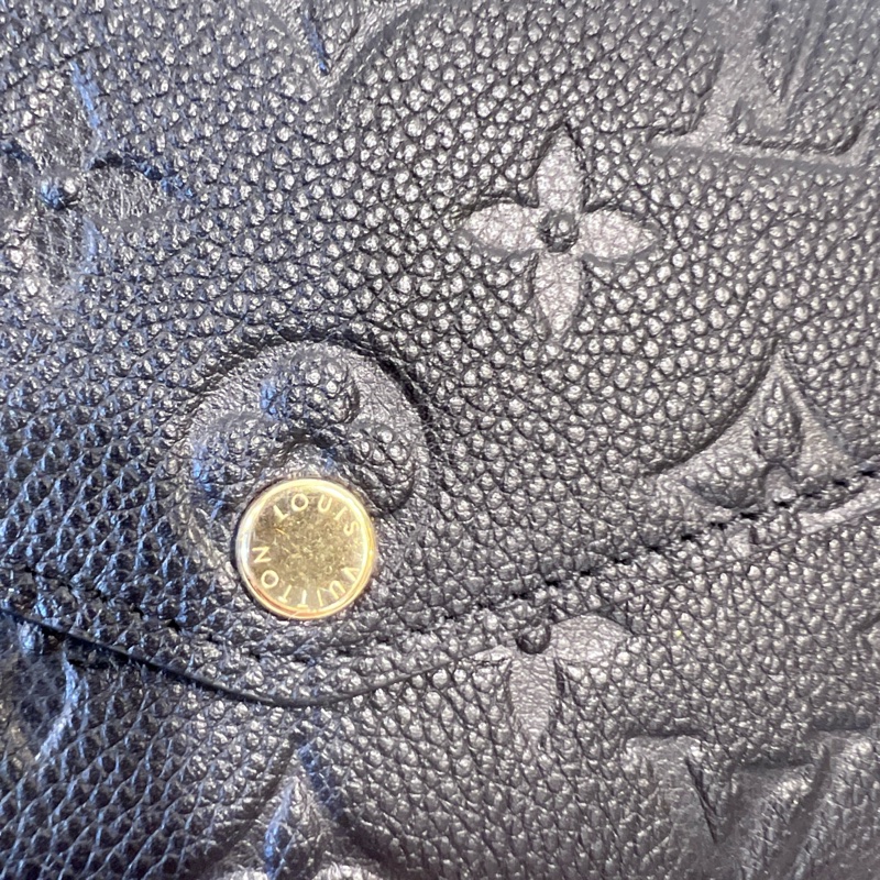 LV黑牛皮壓紋Sarah下蓋16卡長夾-18