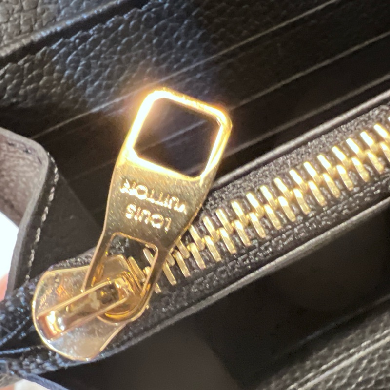 LV黑牛皮壓紋Sarah下蓋16卡長夾-19