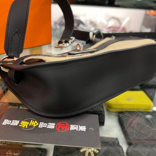 東區正精品㊣ HERMES Mini Jypsiere 全新新版吉普賽 20cm 黑色銀釦釦式翻蓋方型迷你斜背包 K刻 RZ6210-4