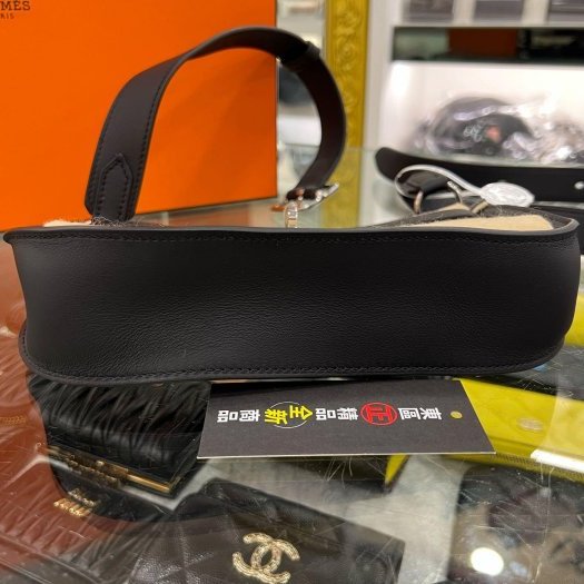 東區正精品㊣ HERMES Mini Jypsiere 全新新版吉普賽 20cm 黑色銀釦釦式翻蓋方型迷你斜背包 K刻 RZ6210-5