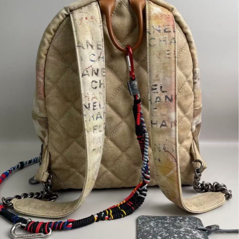 Chanel反戰塗鴉後背包 中古絕版品 米色仿舊28*33*12 98新配件塵袋掛繩-2