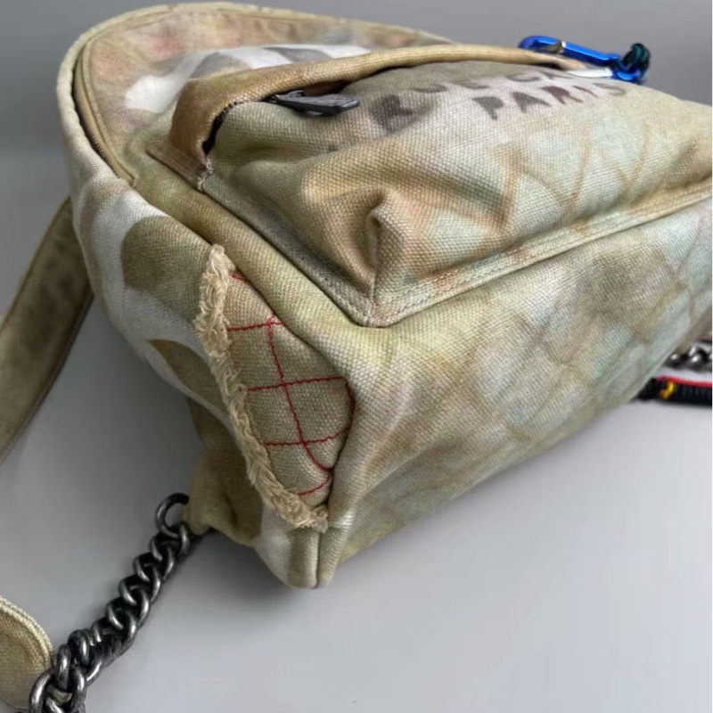 Chanel反戰塗鴉後背包 中古絕版品 米色仿舊28*33*12 98新配件塵袋掛繩-3