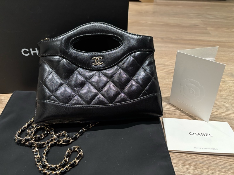 CHANEL 香奈兒 31Bag Nano黑色油蠟皮-2