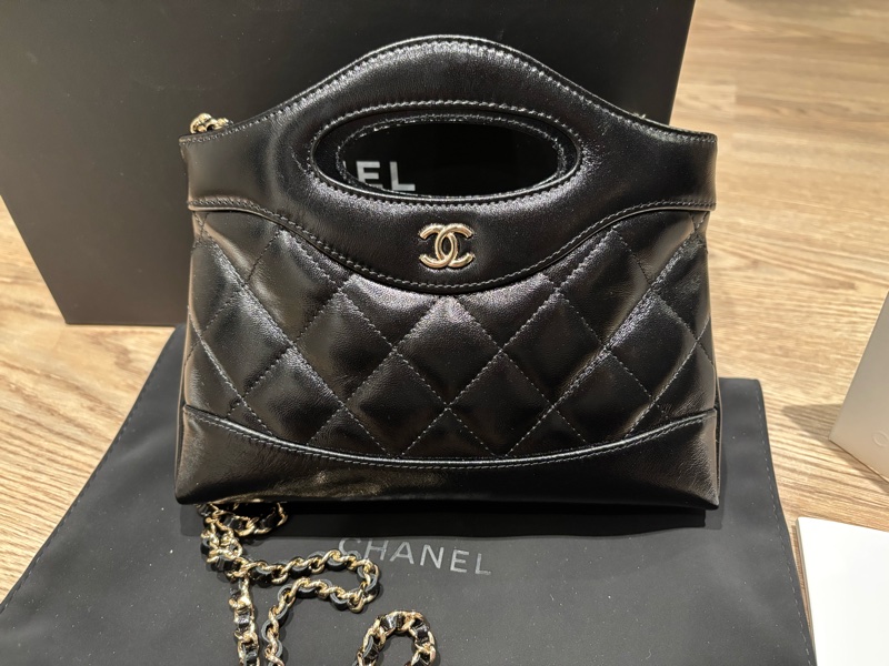 CHANEL 香奈兒 31Bag Nano黑色油蠟皮-3