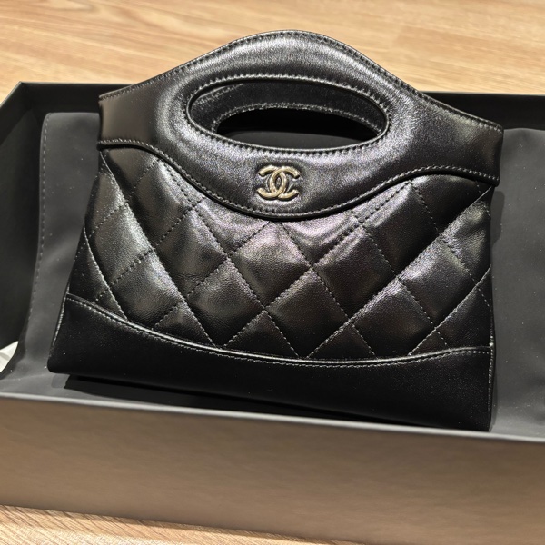 CHANEL 香奈兒 31Bag Nano黑色油蠟皮-5
