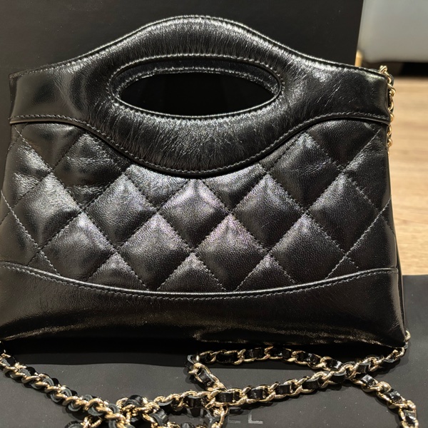CHANEL 香奈兒 31Bag Nano黑色油蠟皮-6