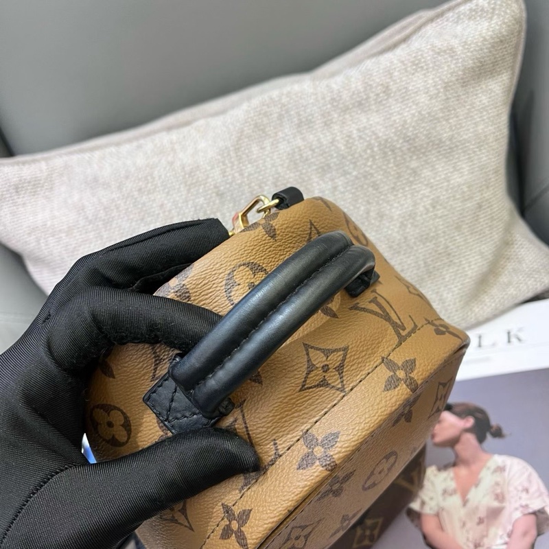 LV路易威登PALM SPRINGS迷你雙肩包拼色焦糖小書包-4