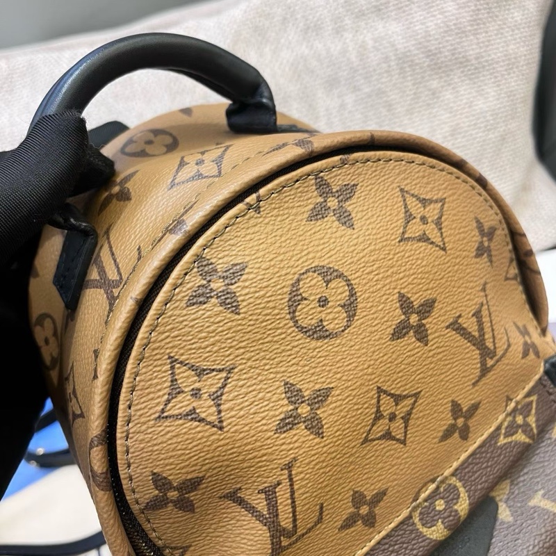 LV路易威登PALM SPRINGS迷你雙肩包拼色焦糖小書包-8