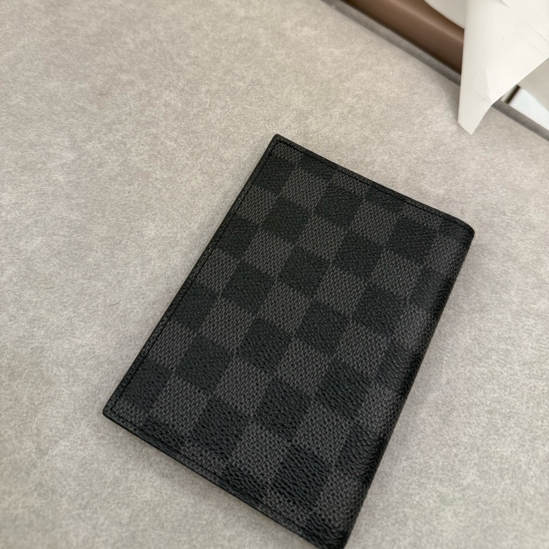 Louis vuitton路易威登LV棋盤格護照夾-1