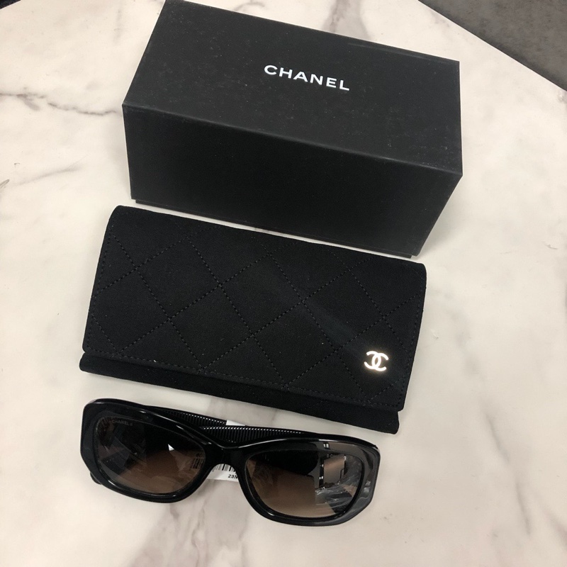 Chanel新款雙c logo墨鏡 CH5493 黑框棕色鏡-1