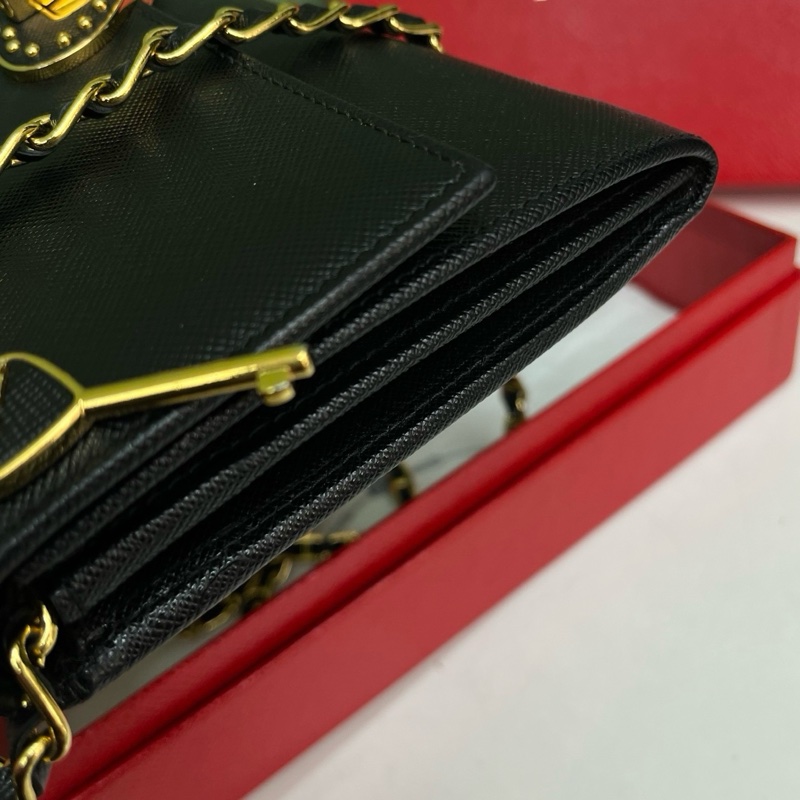 Prada普拉達桃心鏈條包-3