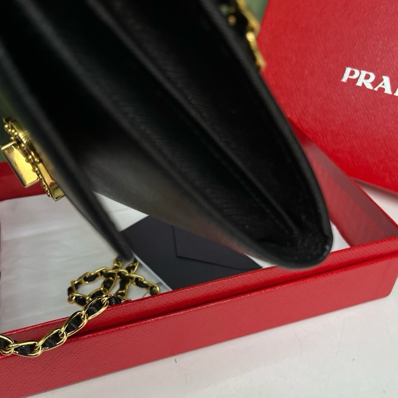 Prada普拉達桃心鏈條包-5