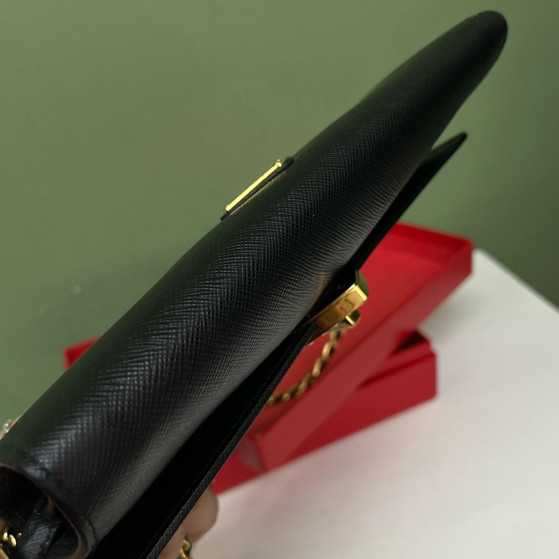 Prada普拉達桃心鏈條包-6