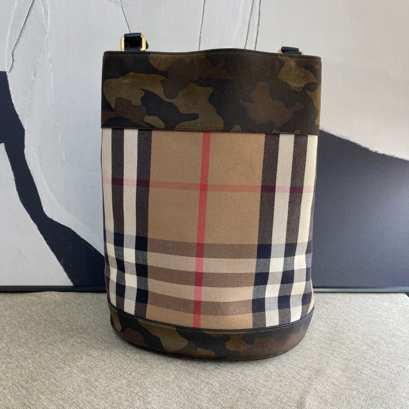 Burberry 格紋迷彩水桶包  帆布拼皮 金扣26.5*36*19 98新配件塵袋 子包-1