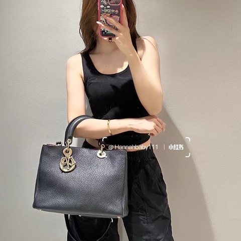 Dior 黑金vip全皮手提紫色內里  31*22*12 98新配件子袋塵袋肩帶
