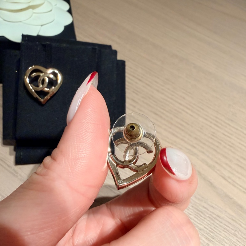 CHANEL 愛心簍空耳環 / 銀-2