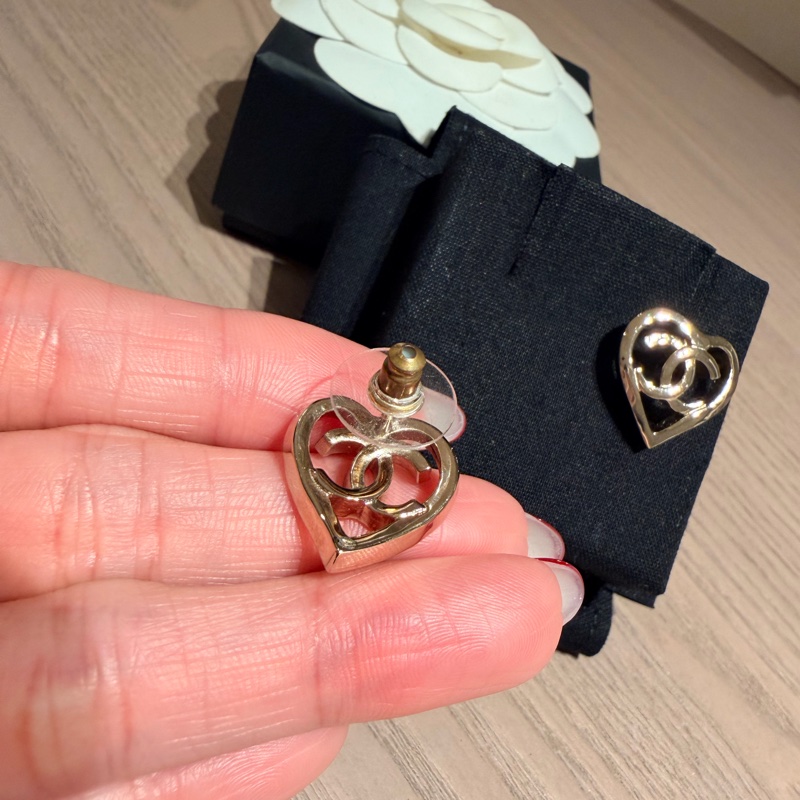 CHANEL 愛心簍空耳環 / 銀-3